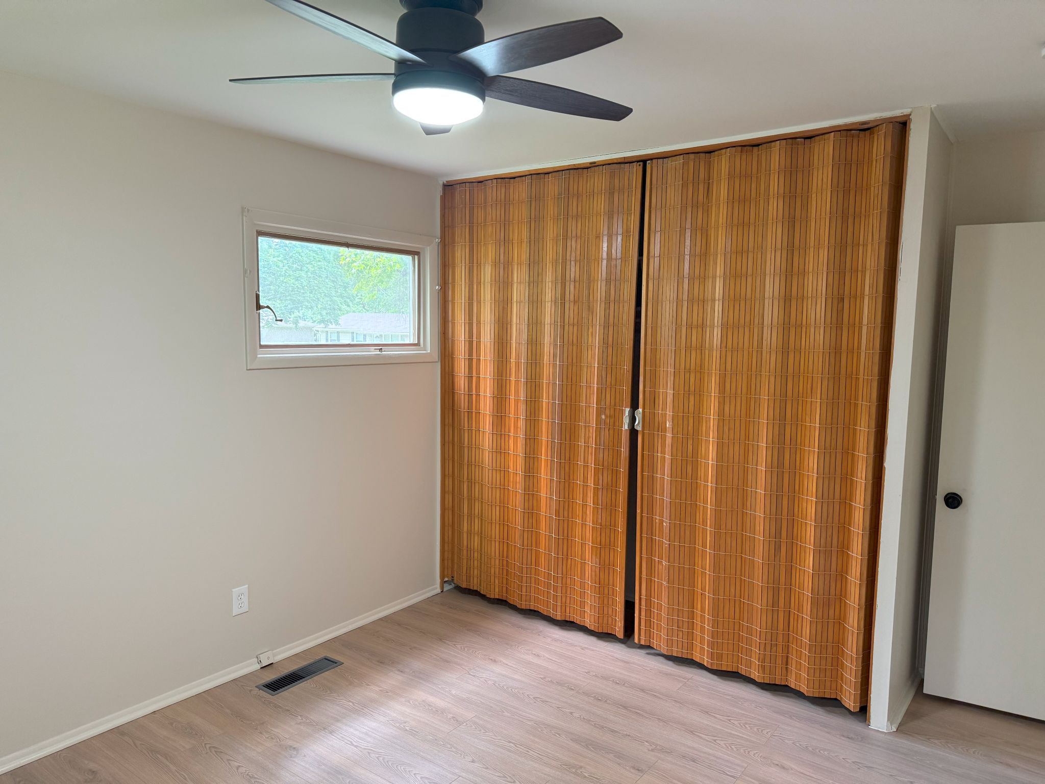Campus Cottage j