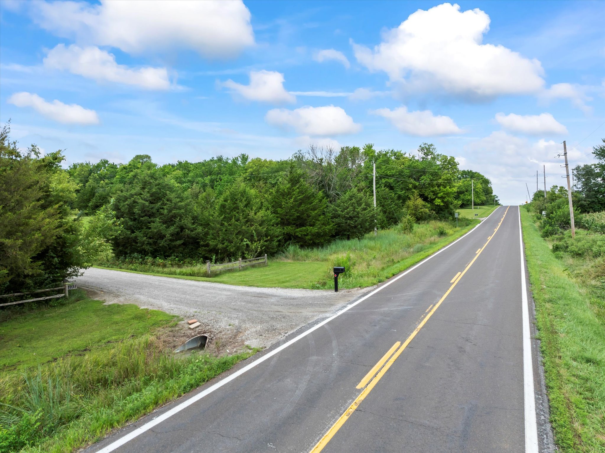 17-2027 N 1000 Rd - (16)