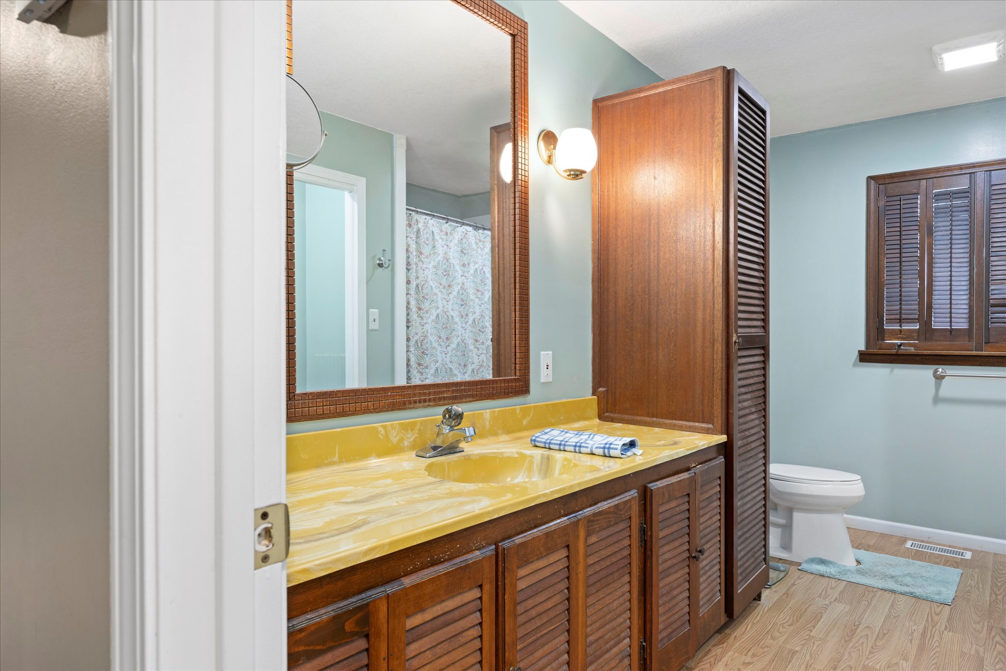 21-Guest Bathroom
