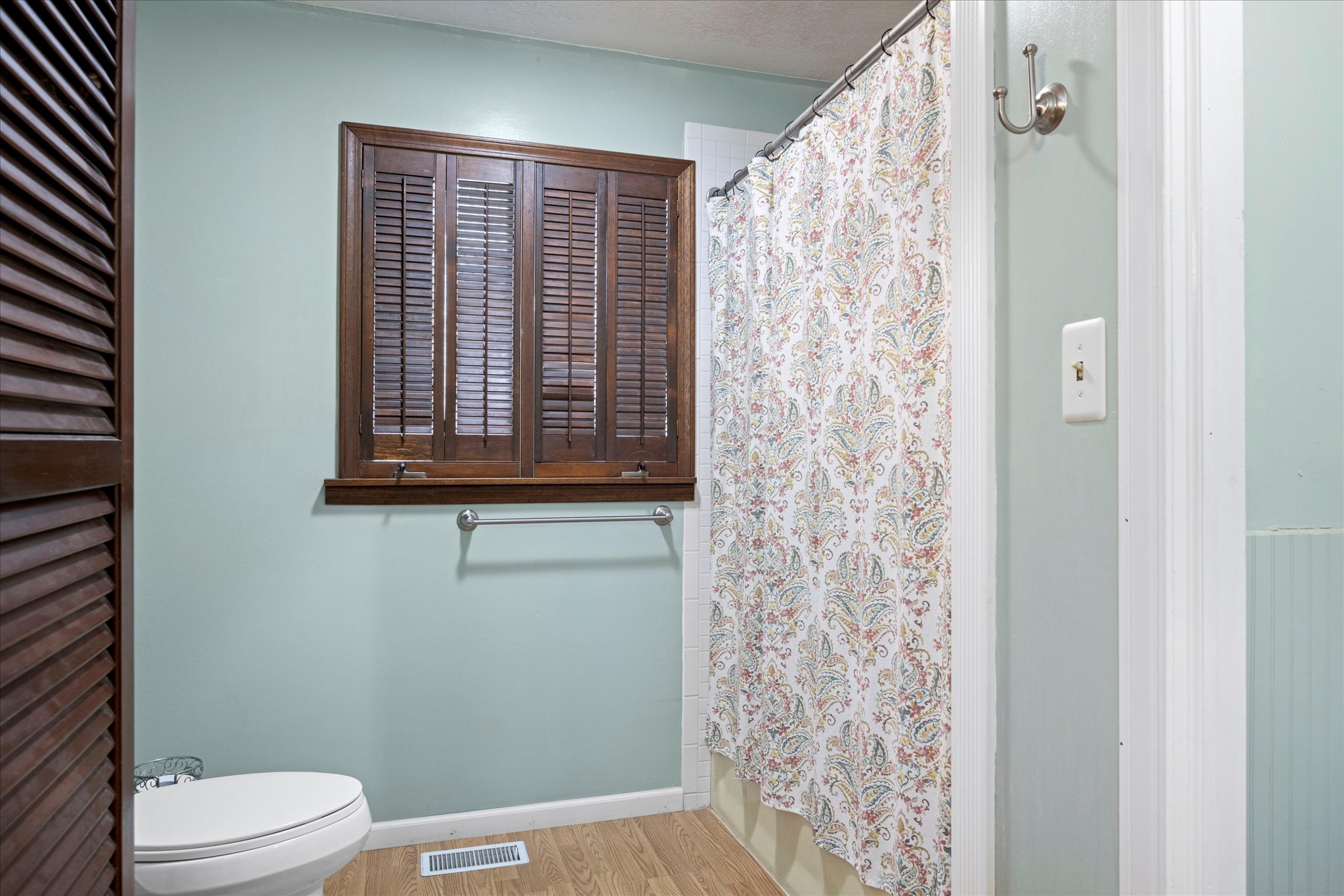 22-Guest Bathroom
